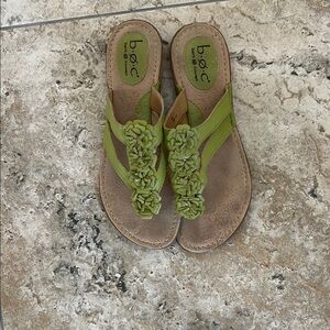 b.o.c. Born Green Sandals with Decorative Element- Sz 8